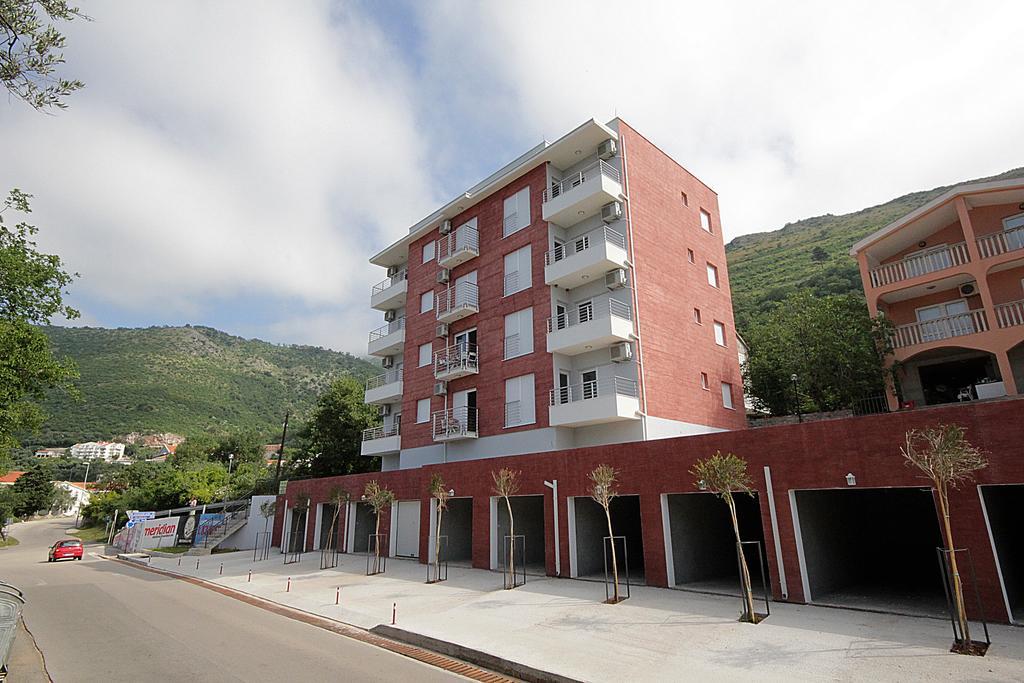 Apartments Residence Dj Petrovac Exterior photo